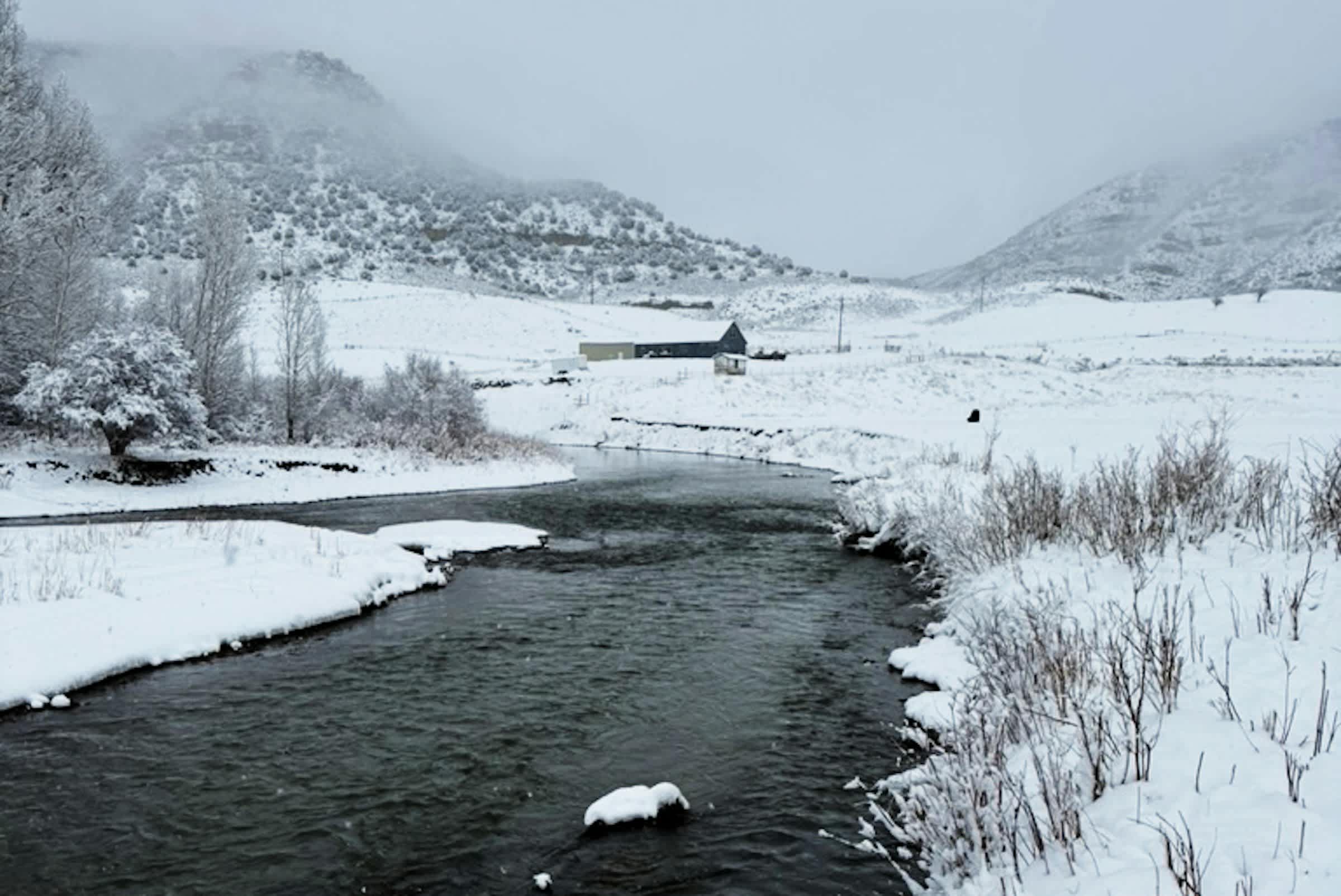 property_data/htg7dDA5PkFW1EsdLNc4/pictures/[RW] Williams Fork River Hideout_3.jpg