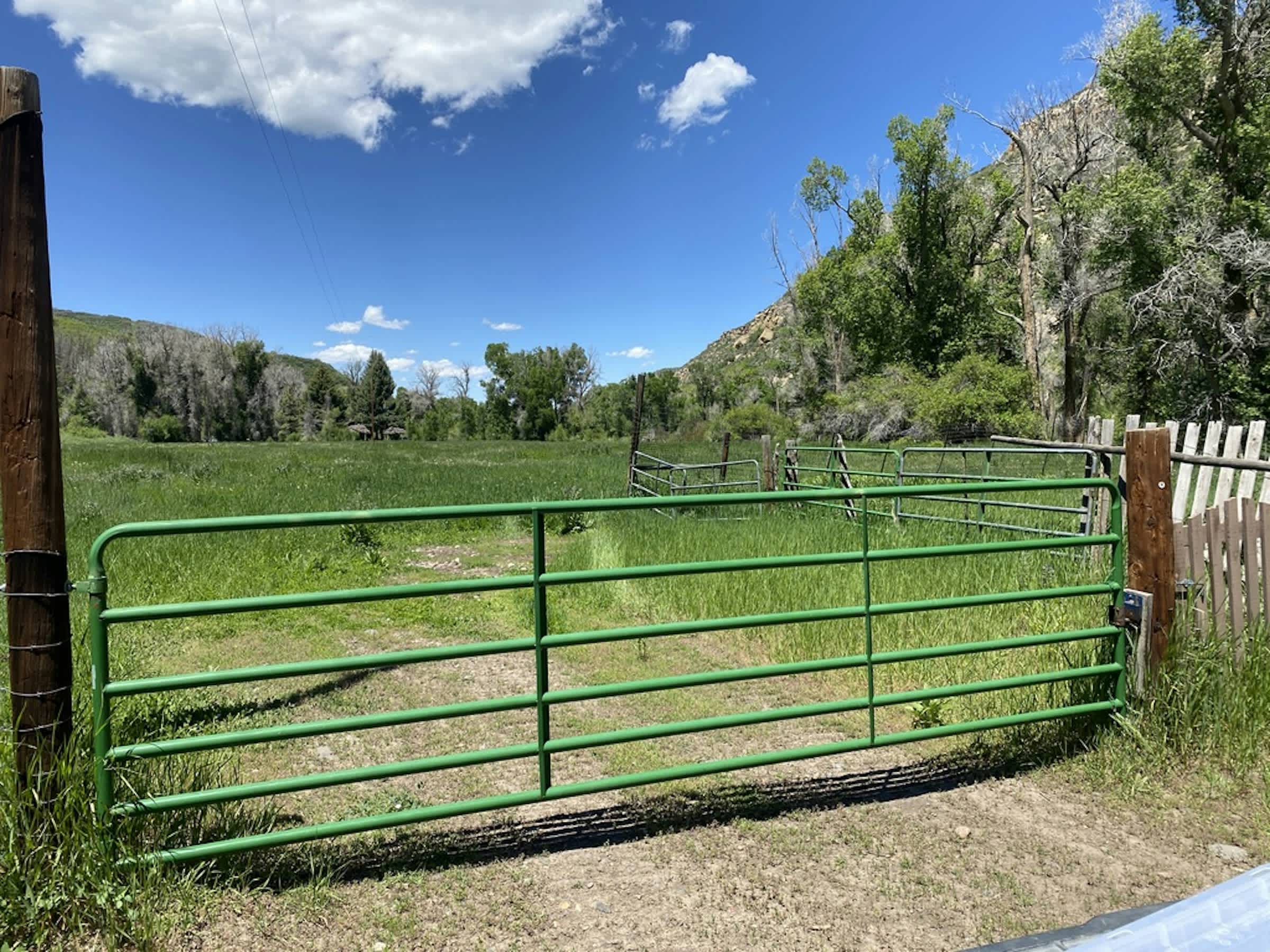 property_data/v6lSYwlv8JS0QowivLDf/pictures/[RW] Coffin Gulch Homestead_2.jpg