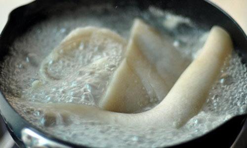 Thịt heo mua về đừng vội bỏ bì, chỉ với vài bước đơn giản bạn đã có món ăn cực ngon