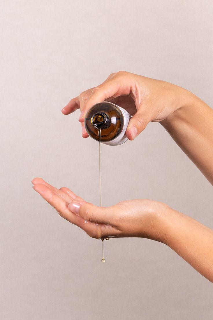 Cách xóa nếp nhăn bằng dầu dừa - 4