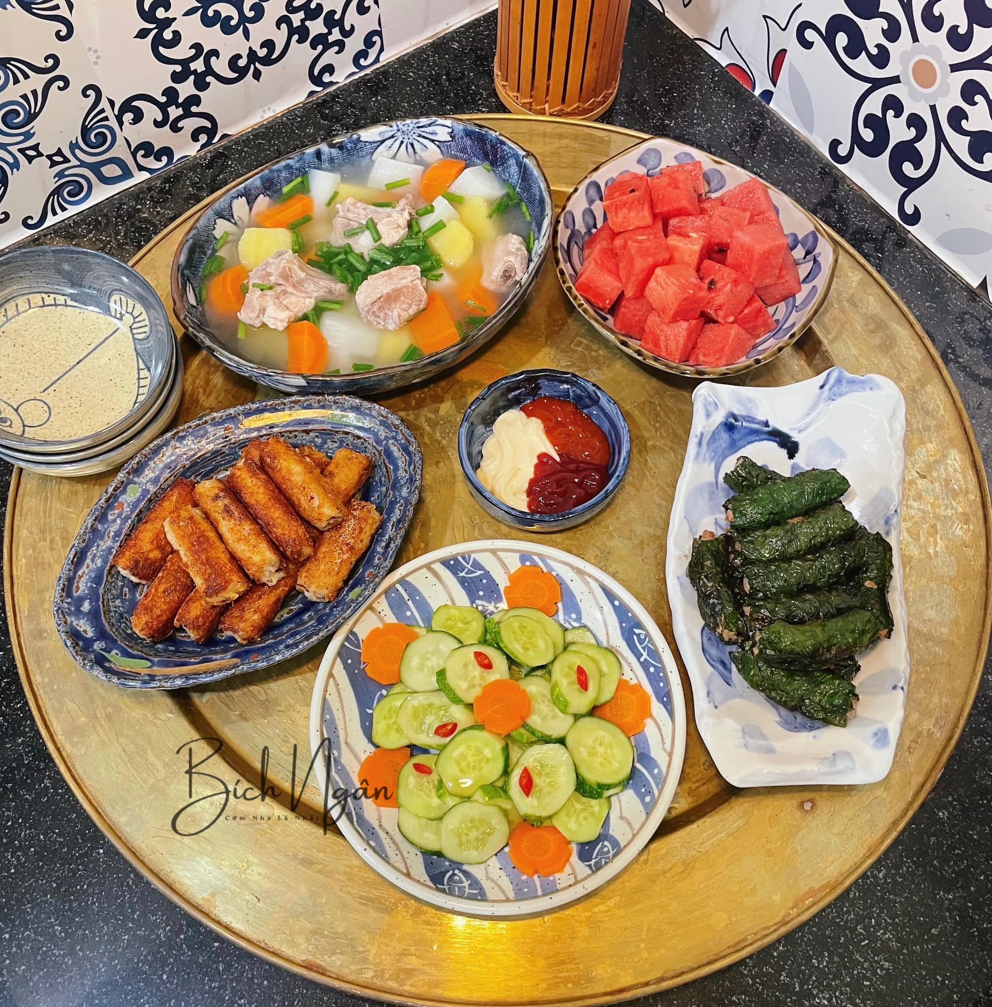 Canh sườn nấu củ, chả lá lốt, chả giò tôm thịt, dưa góp, dưa hấu