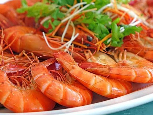 Tôm và thịt gà là đồ ăn hằng ngày 'đại kỵ' khi bị ho?
