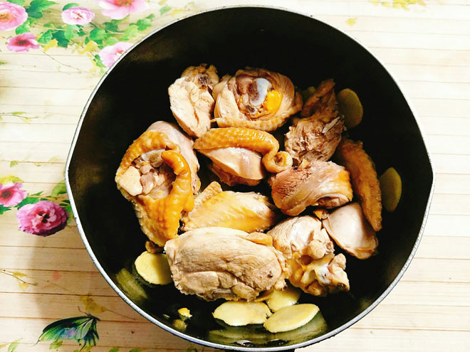 Công thức cho món canh gà nấu dầu mè bổ dưỡng, thơm ngon nhất quả đất - 6