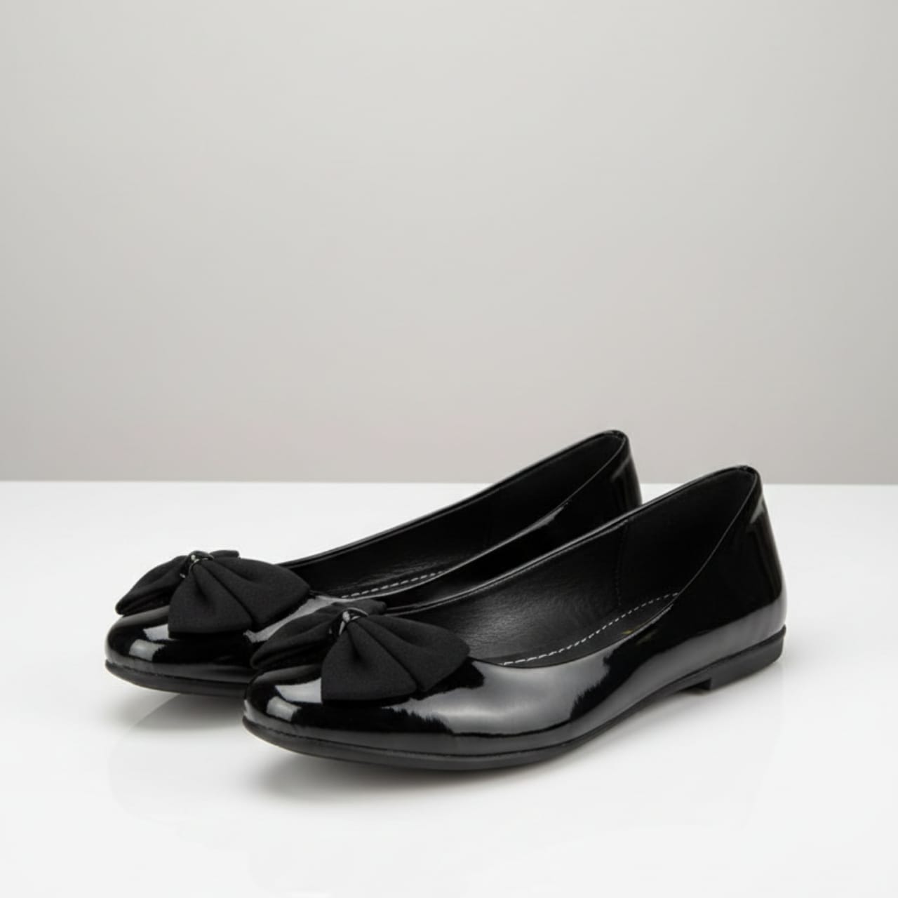 Feminine foot wears