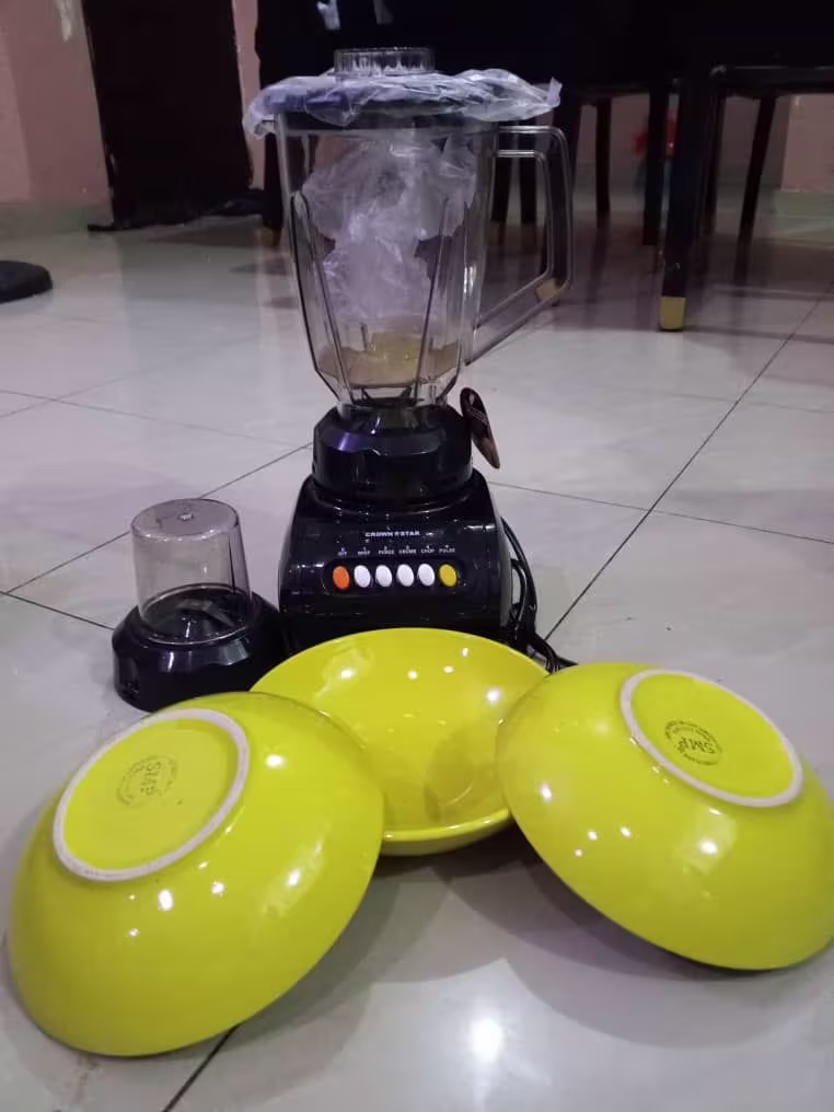 Brand New Blender  With 3 plates