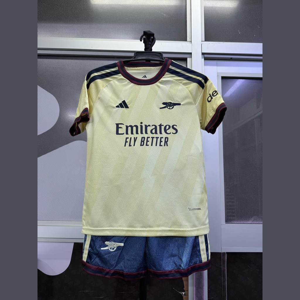 Arsenal 3rd [yellow] kid 26 - 27