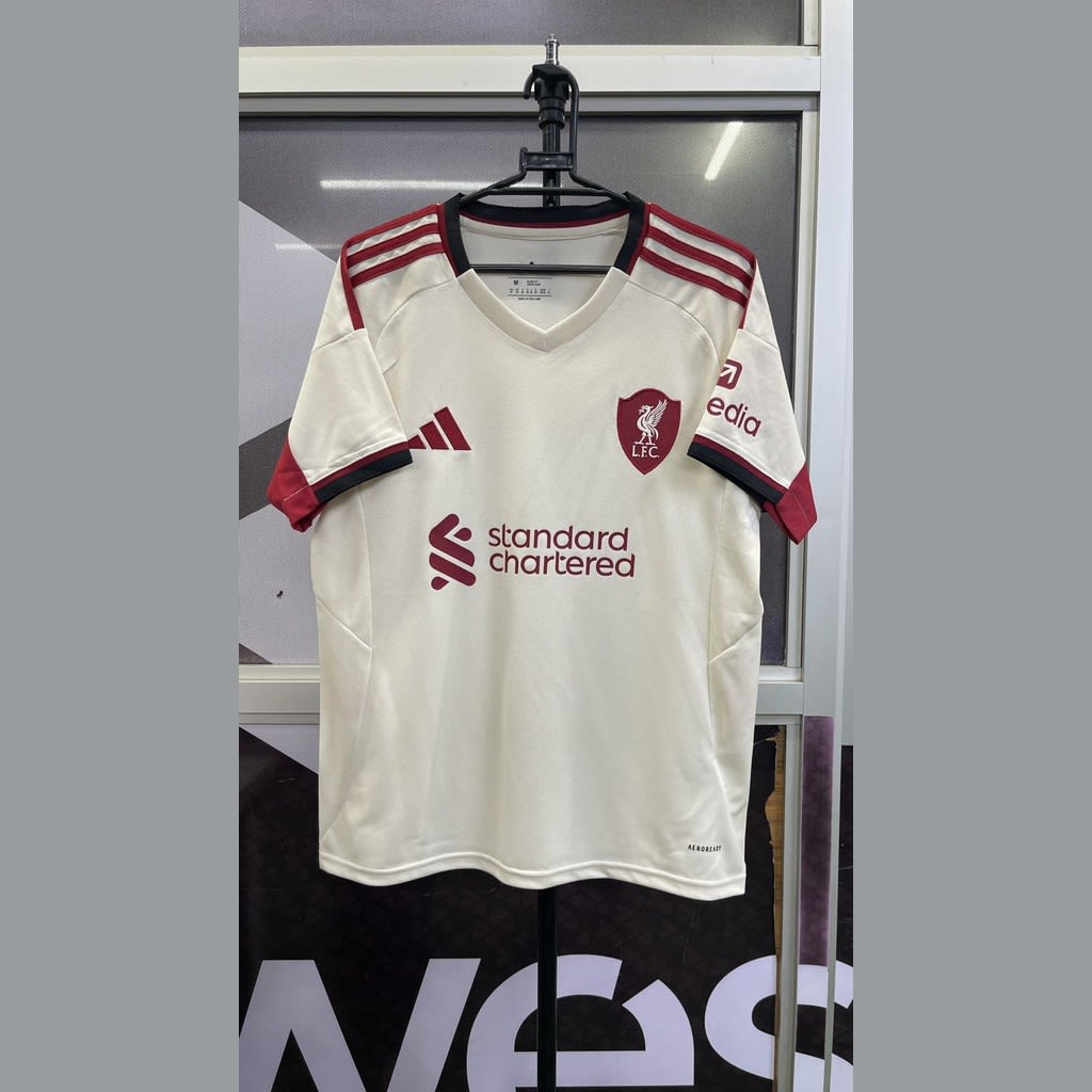 Liverpool away (cream) 25 - 26 fan kit - view 1