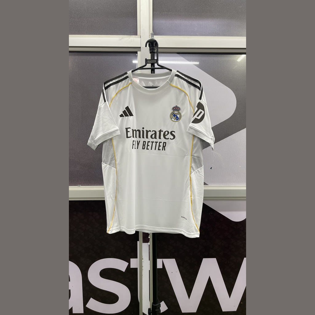 Real Madrid home 25 - 26 fan kit - view 1