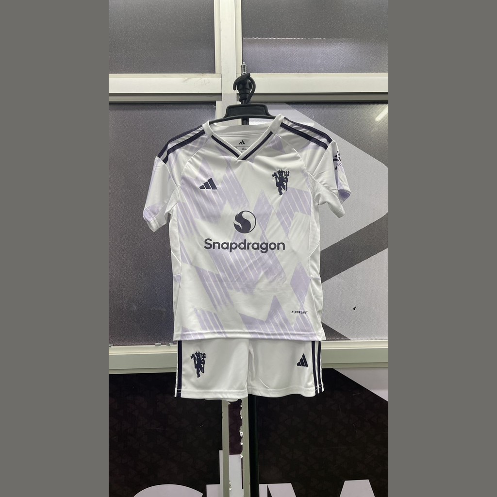 Man u away (white) 25 - 26 kids
