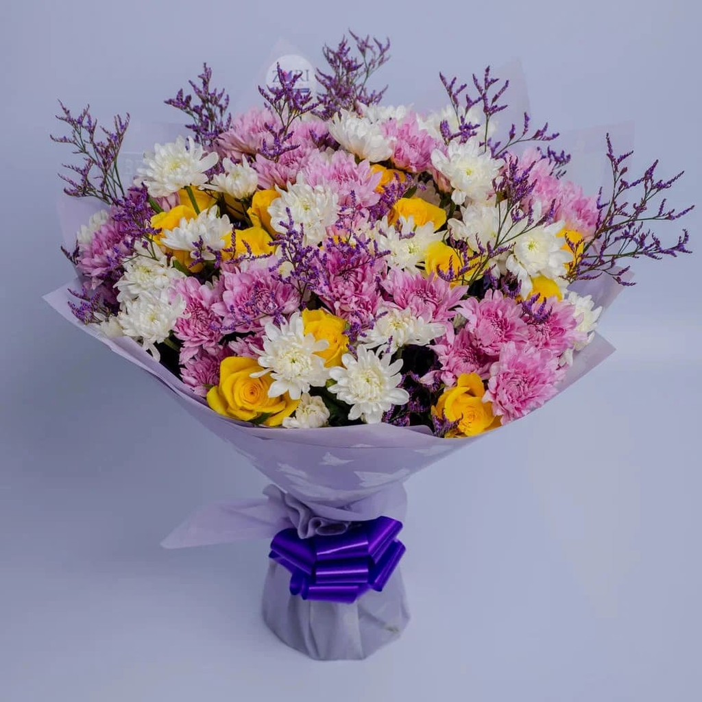 Golden Embrace Yellow Roses Mums & Limonium Classic