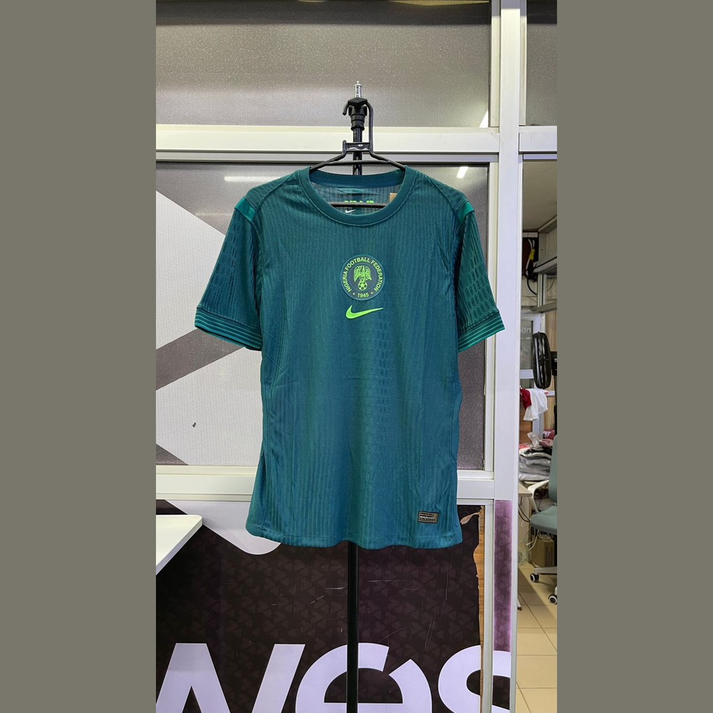 Nigeria green 25 - 26 player kit