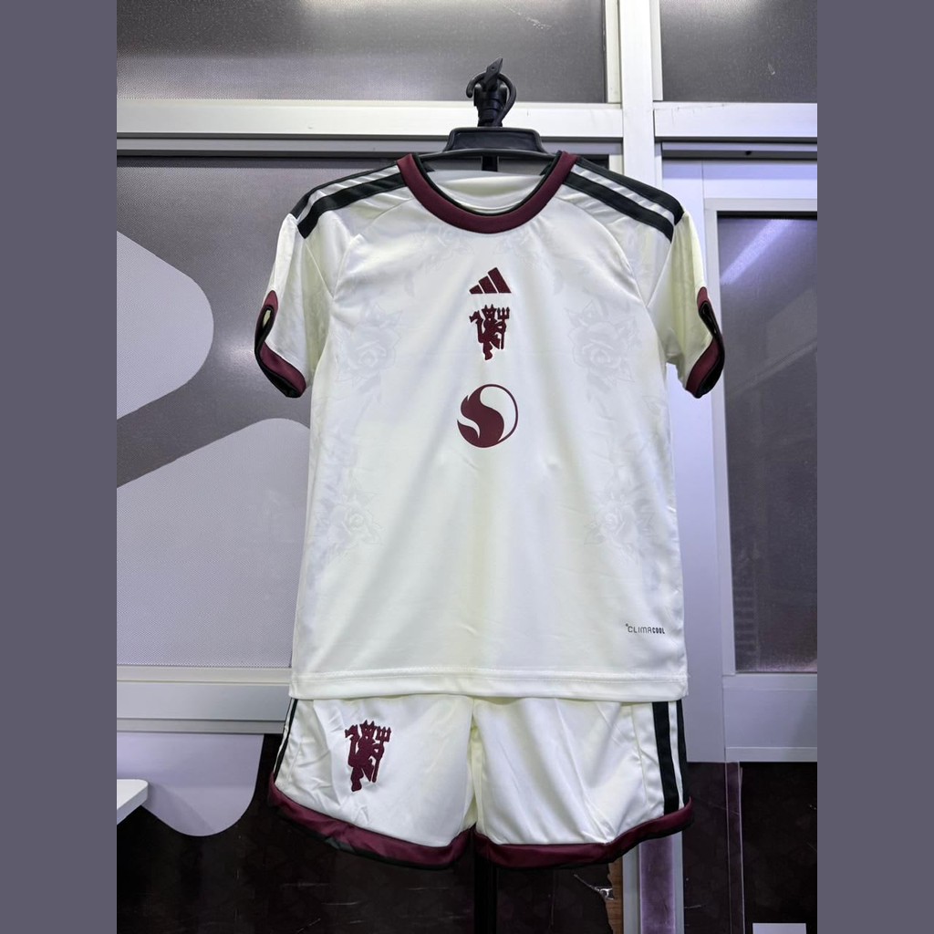 Man U 3rd [white] kid 26 - 27