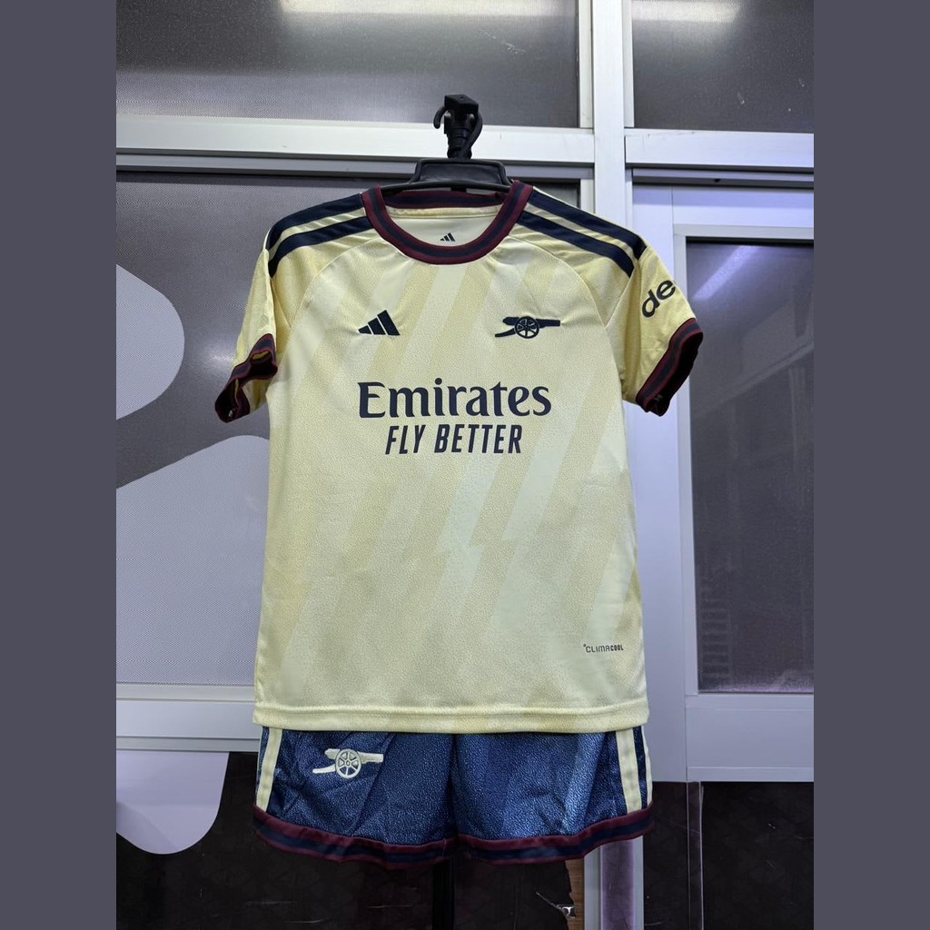 Arsenal 3rd [yellow] kid 26 - 27