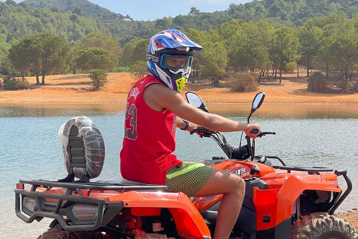 Quad au bord du lac Asmir, près de Tétouan