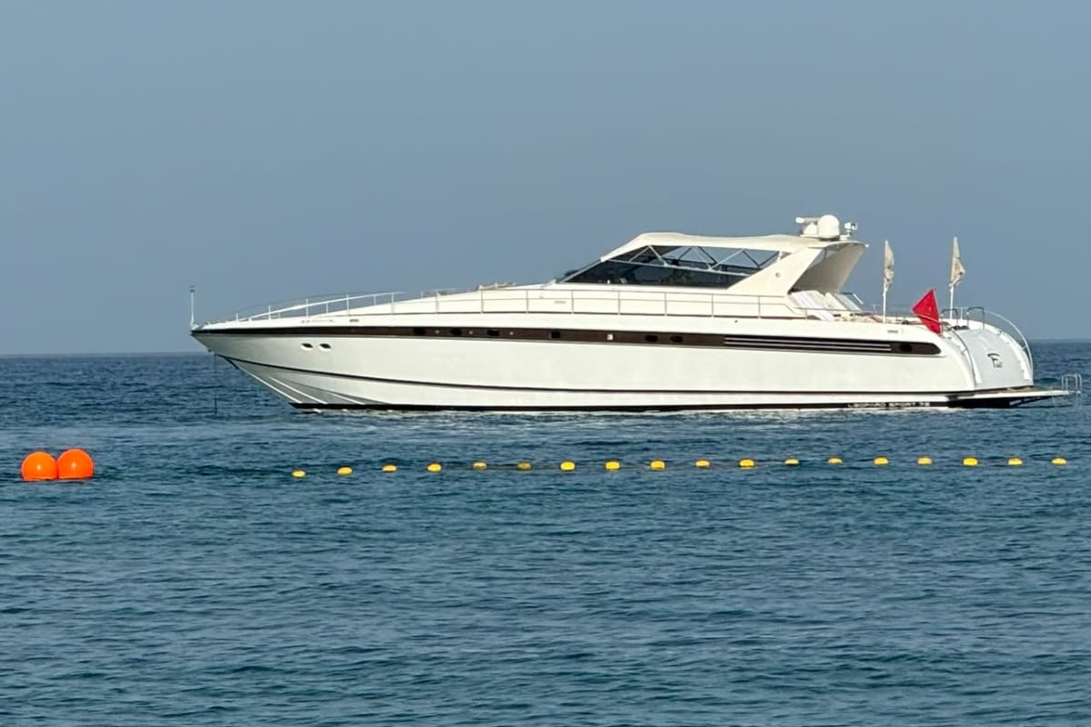 Location Yacht de Luxe Privatisé – Leopard 23 (23m / 15 PAX)