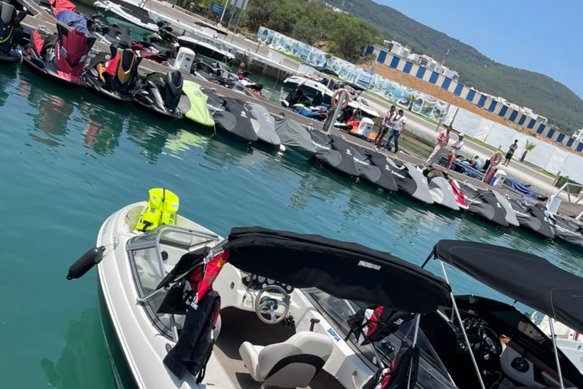 Bateau privé au départ de M'diq pour observer le coucher de soleil