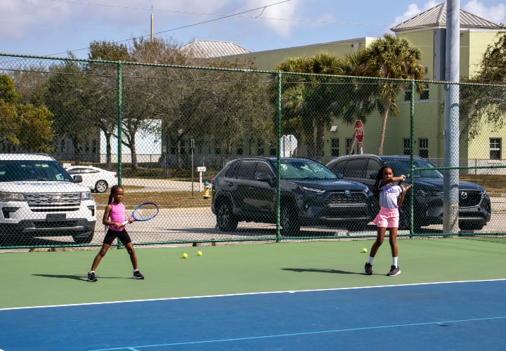 Ya están disponibles las solicitudes para las subvenciones del evento de tenis Juneteenth 2026.
