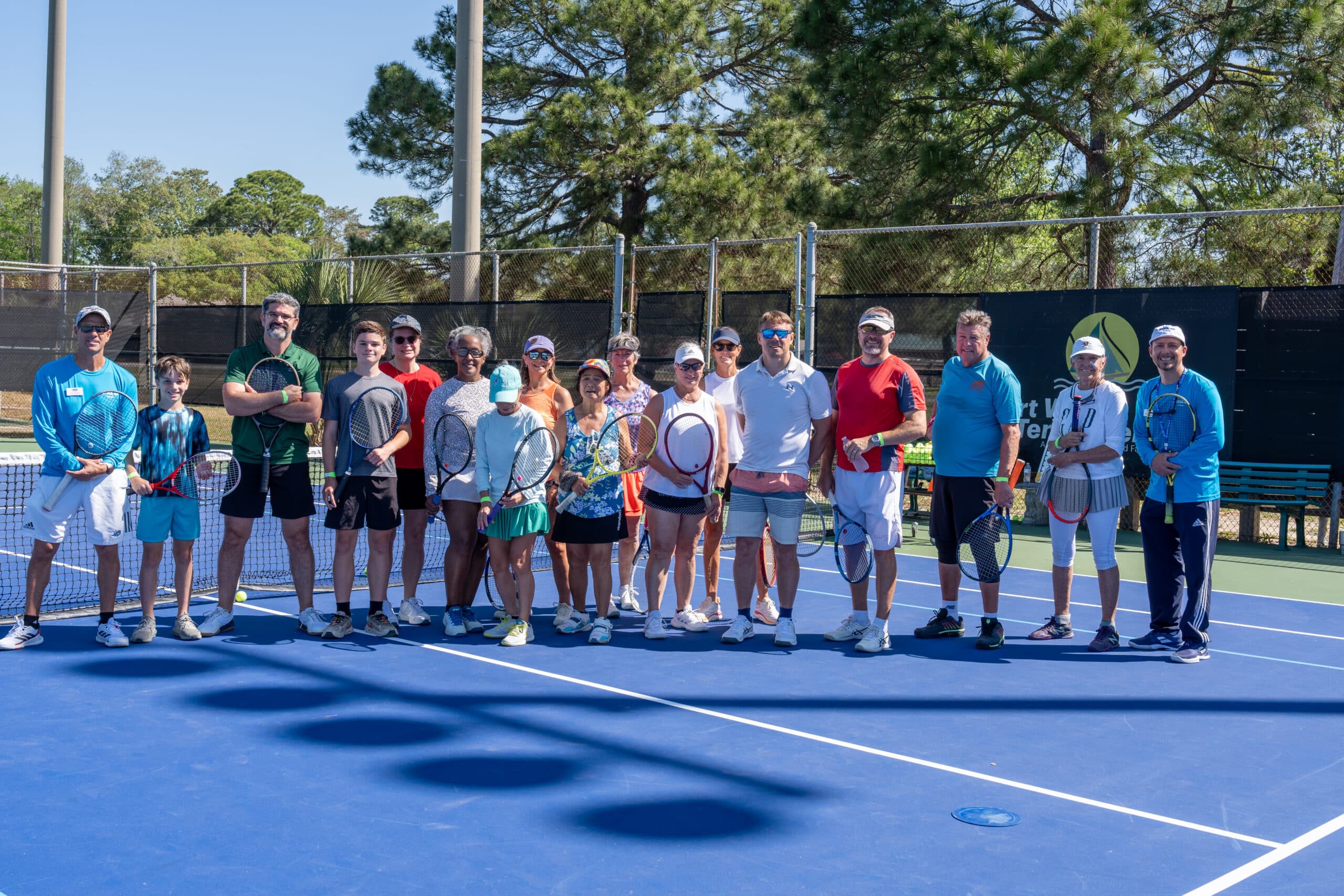 USTA Florida celebra la renovación de $120,600 canchas en el Centro de Tenis de Fort Walton Beach.