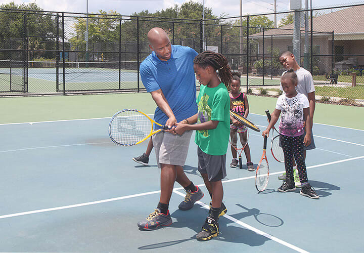MaliVai Washington on the court with kids from the MaliVai Washington Youth Foundation