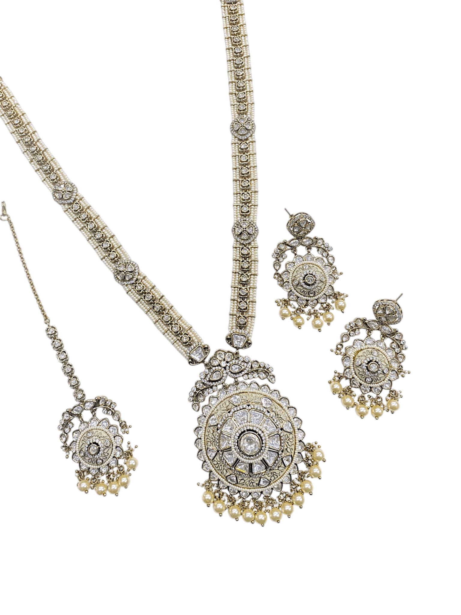 White Kundan Maharani Haar With Earrings and Tikka | Mehendi Finish thumbnail 4