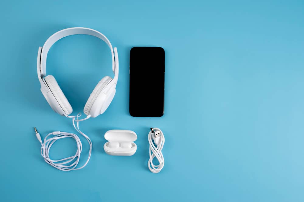 Earphones & Earbuds