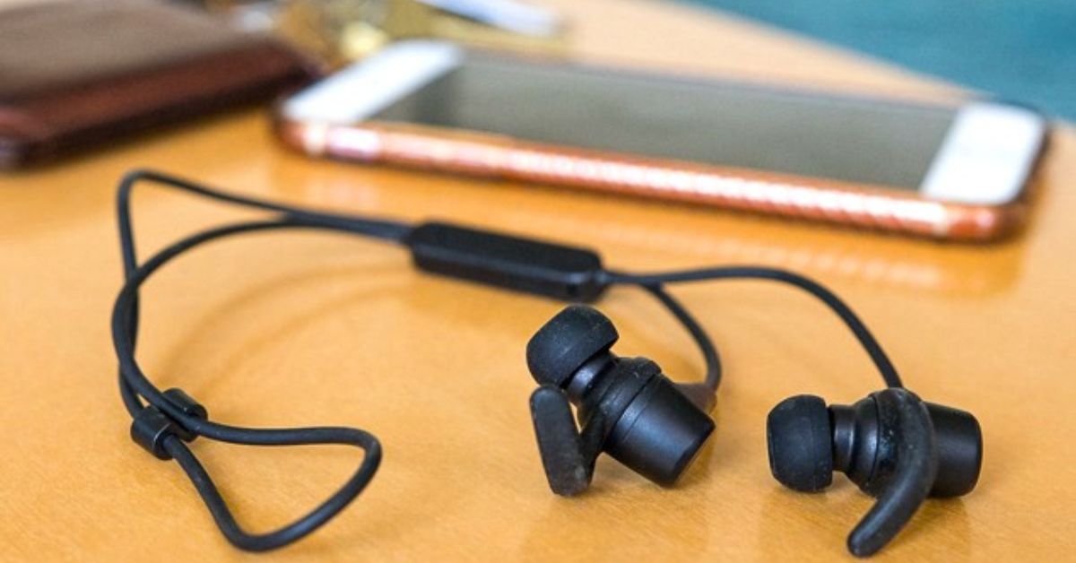 skullcandy wireless earbuds connect to bluetooth