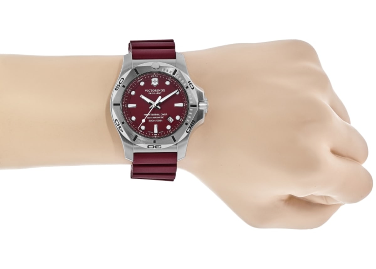 Cherry red 2025 swiss army watch