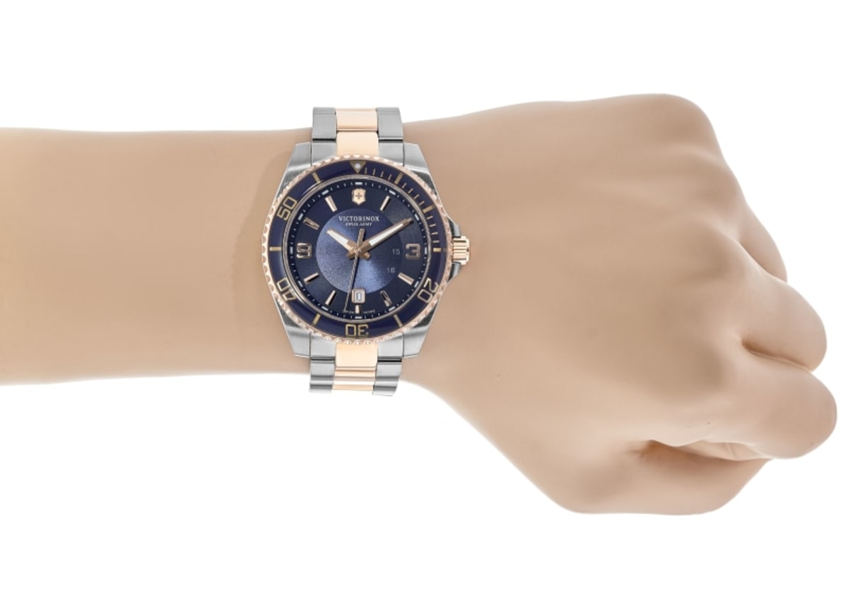 sachi❤︎ Victorinox Swiss Army Maverick Large Quartz Blue Dial Two