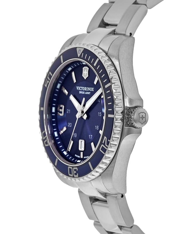 Victorinox Swiss Army Maverick Large Quartz Navy Blue Dial
