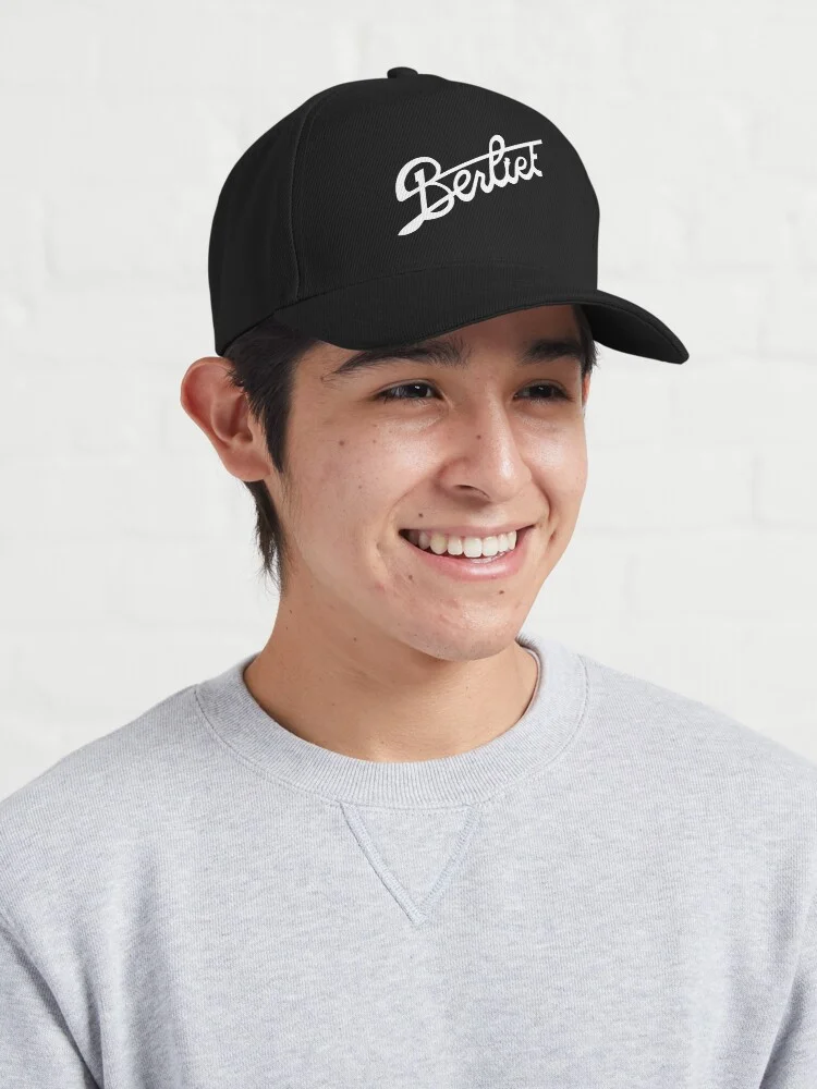 Top off your look with a classic Berliet cap.