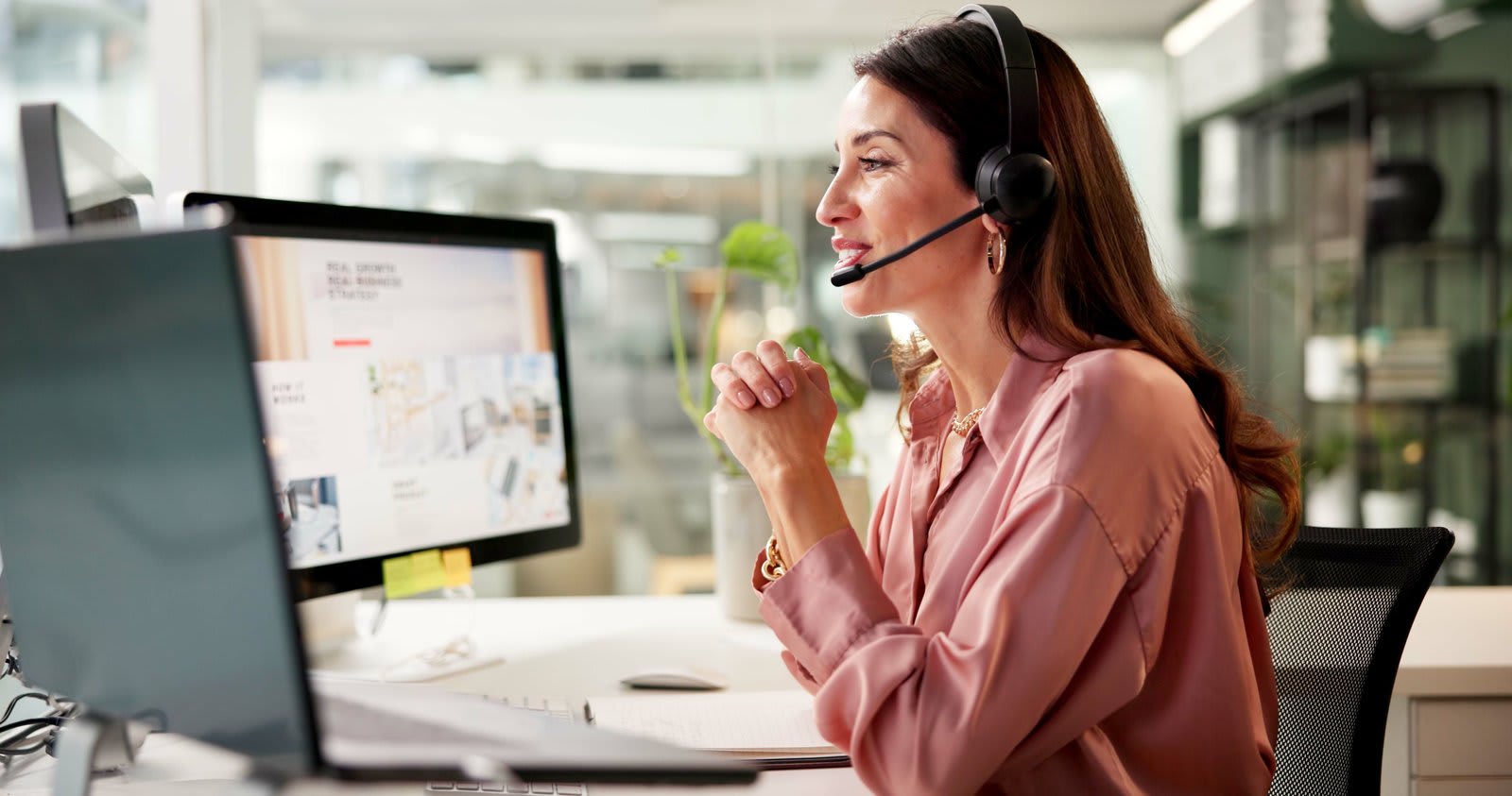 Service desk professional on a headset supporting enterprise workflows