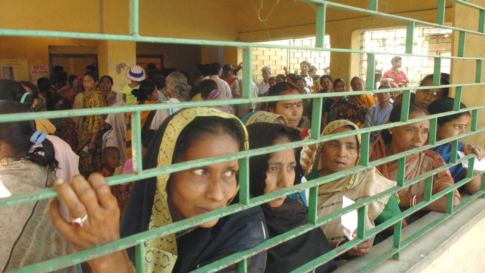 polling station queue in west bengal (file image)