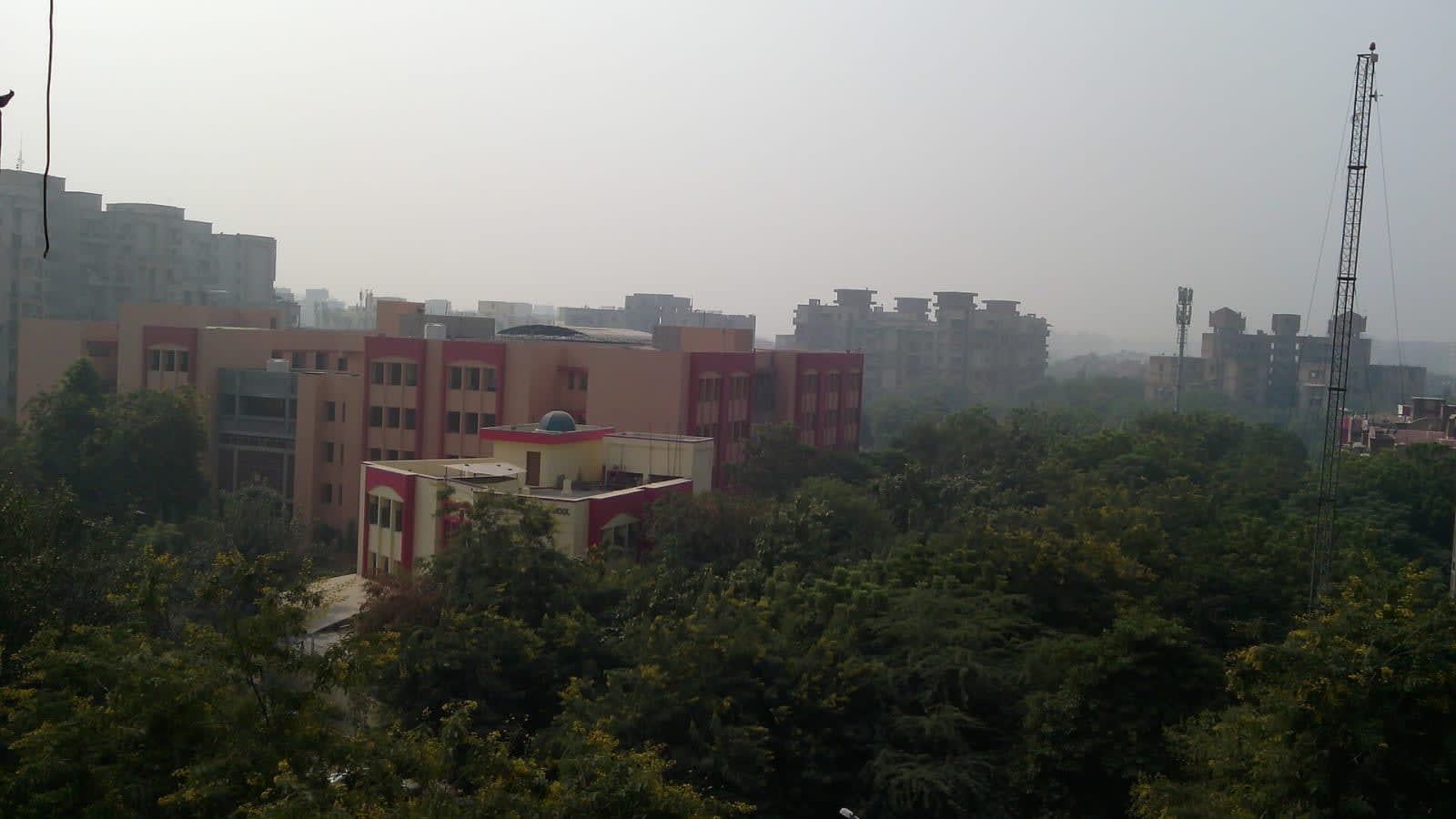 delhi smog over city streets (file image)