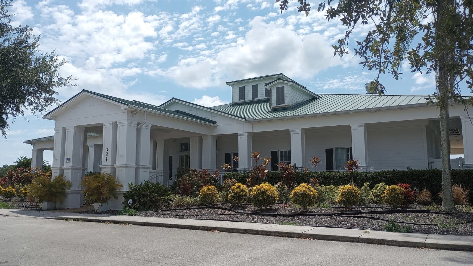 golf course clubhouse with palm trees (file image)