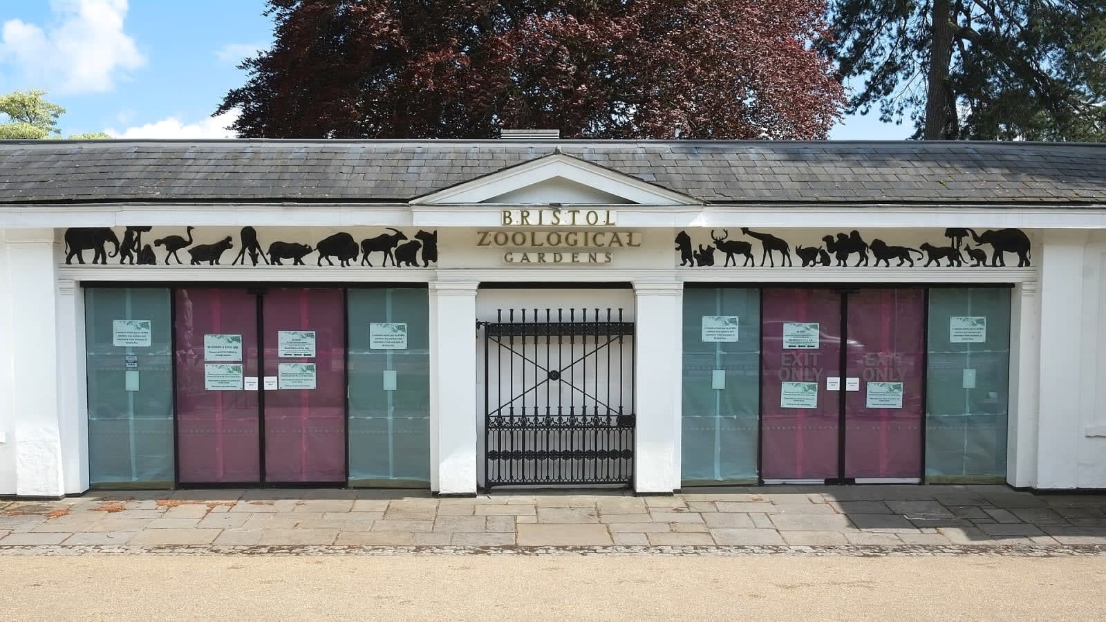 entrance gates of a wildlife park in britain (file image)