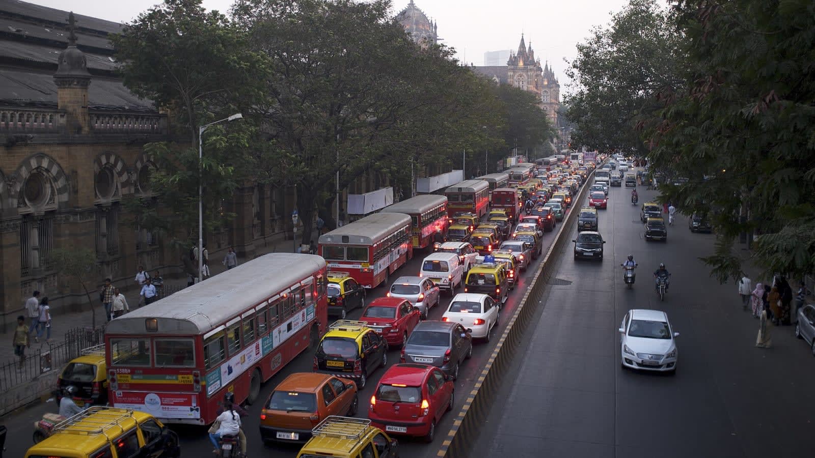 Mumbai traffic congestion highlights pollution concerns behind the court’s firecracker ban.