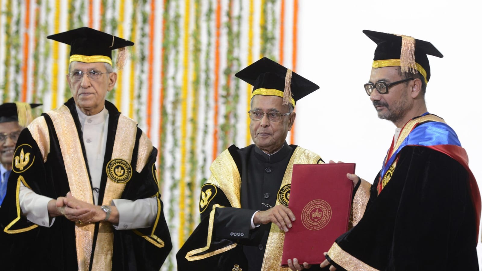 Physicist Ashoke Sen receiving an honorary degree from then-President Pranab Mukherjee (file image).