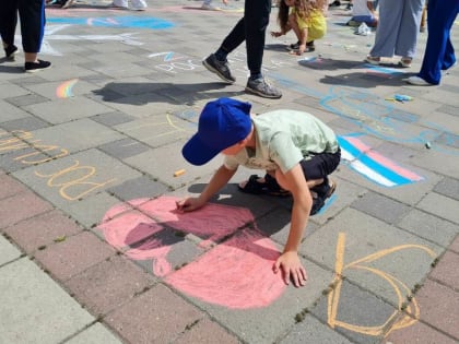 Мы рисуем Россию: конкурс рисунка на асфальте прошел в Пятигорске