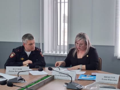 Заседание комиссии по делам несовершеннолетних и защите их прав