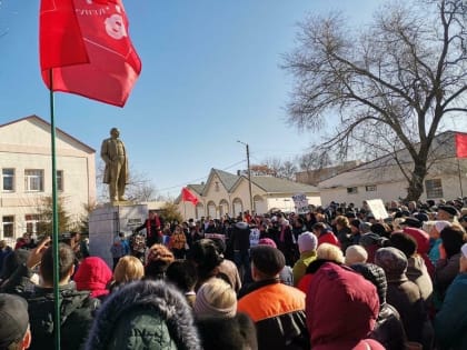 Коммунисты Невинномысска вывели горожан на митинг протеста