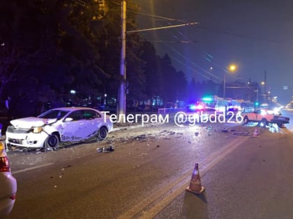 Водителя с контузией после ночного ДТП пытаются спасти в Ставрополе