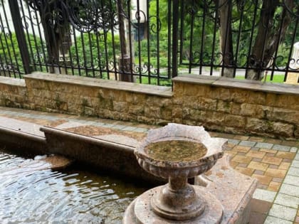 Неизвестные разбили чашу фонтана из испанского гранита в Кисловодске