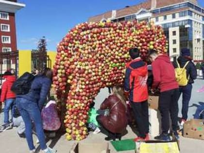 В Ставрополе восстановили уничтоженного в День города яблочного слона