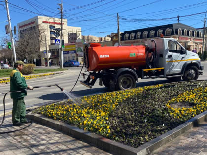 В Ставрополе из-за жары увеличили интенсивность полива городских газонов и скверов