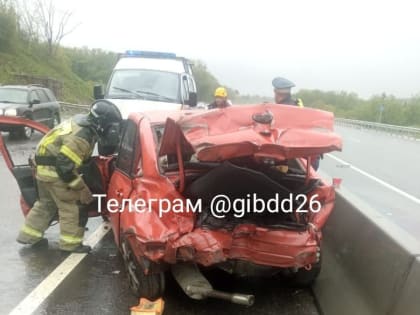 Пассажир вылетел из машины и скончался на месте при ДТП в Предгорном округе