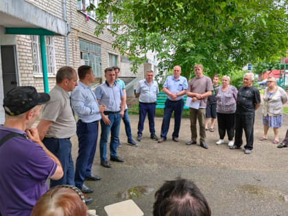 1 июня 2023 года Глава Советского ГО Сергей Гультяев провел встречу с жителями многоквартирного жилого дома № 149 по ул. Горького в г. Зеленокумске