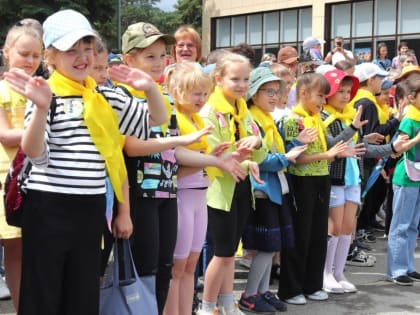В первый​ день​ лета в округе прошли праздничные мероприятия, посвященные Международному дню​ защиты​ детей