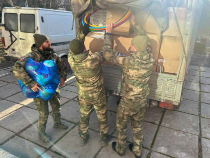 Пятигорский Дед Мороз поздравил с наступающим Новым годом детей в Херсонской области