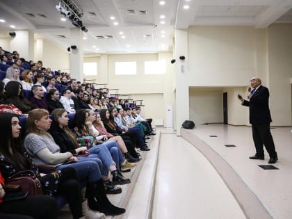 Аскар Акаев рассказал студентам СКФУ о перспективах и угрозах цифровой экономики