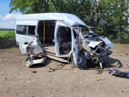 В смертельной аварии с КАМАЗом на Ставрополье пострадали пять человек